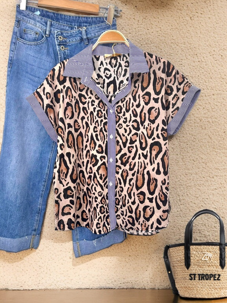 Camisa Estampa Leopardo com Detalhes Listrados