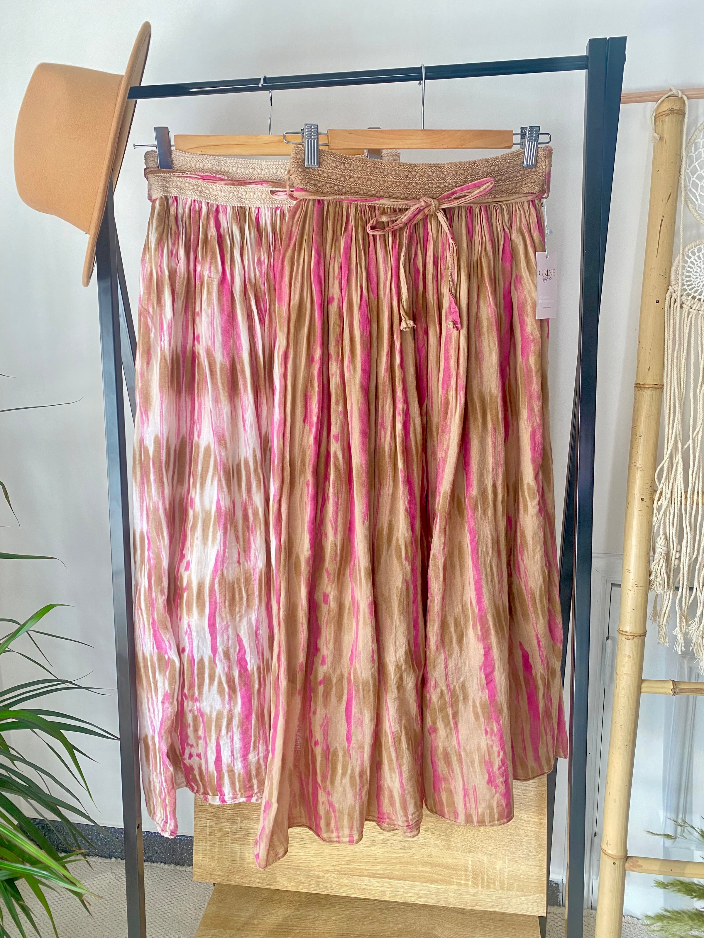SHORT SKIRT ROLLS (BLACK) | SORA