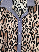 Camisa Estampa Leopardo com Detalhes Listrados