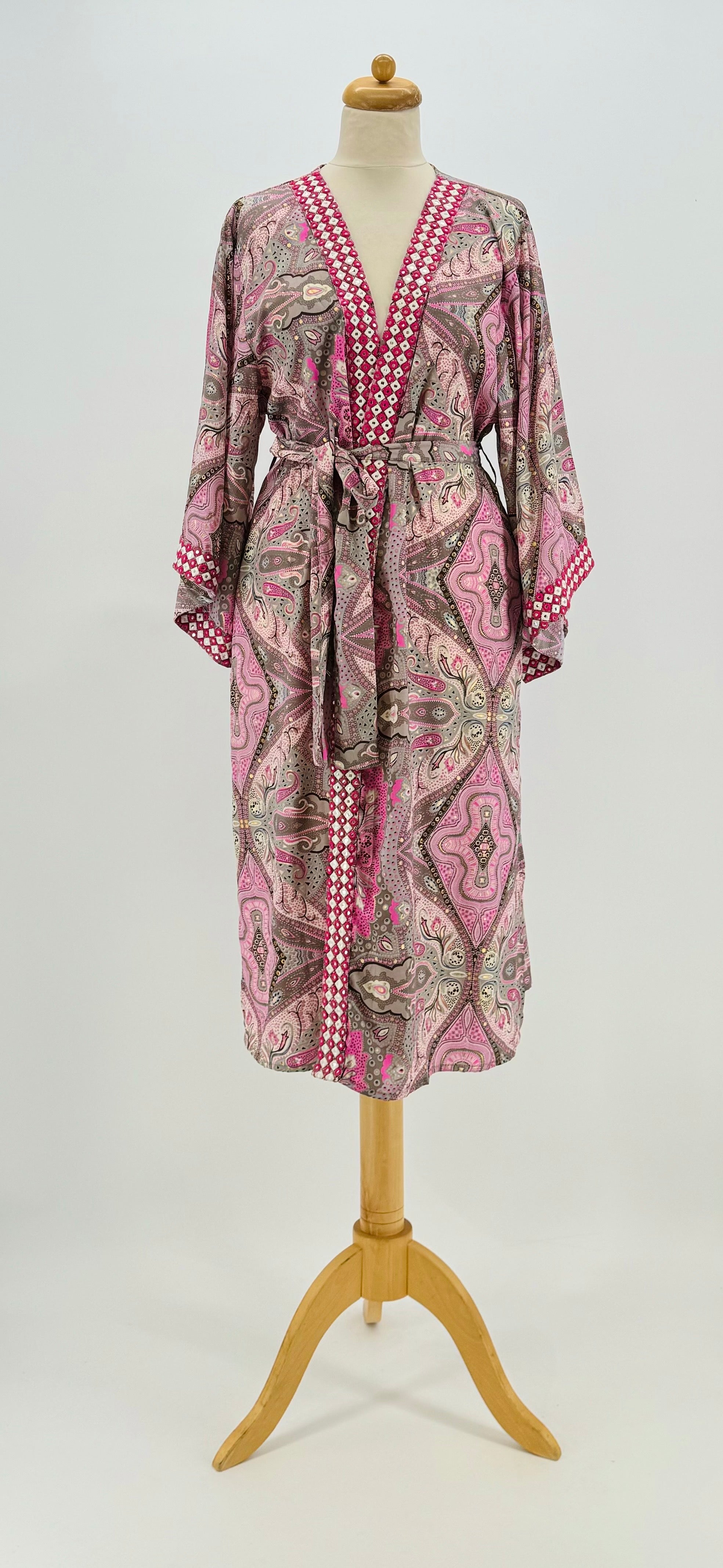Kimono Seda Bordado | Rosa