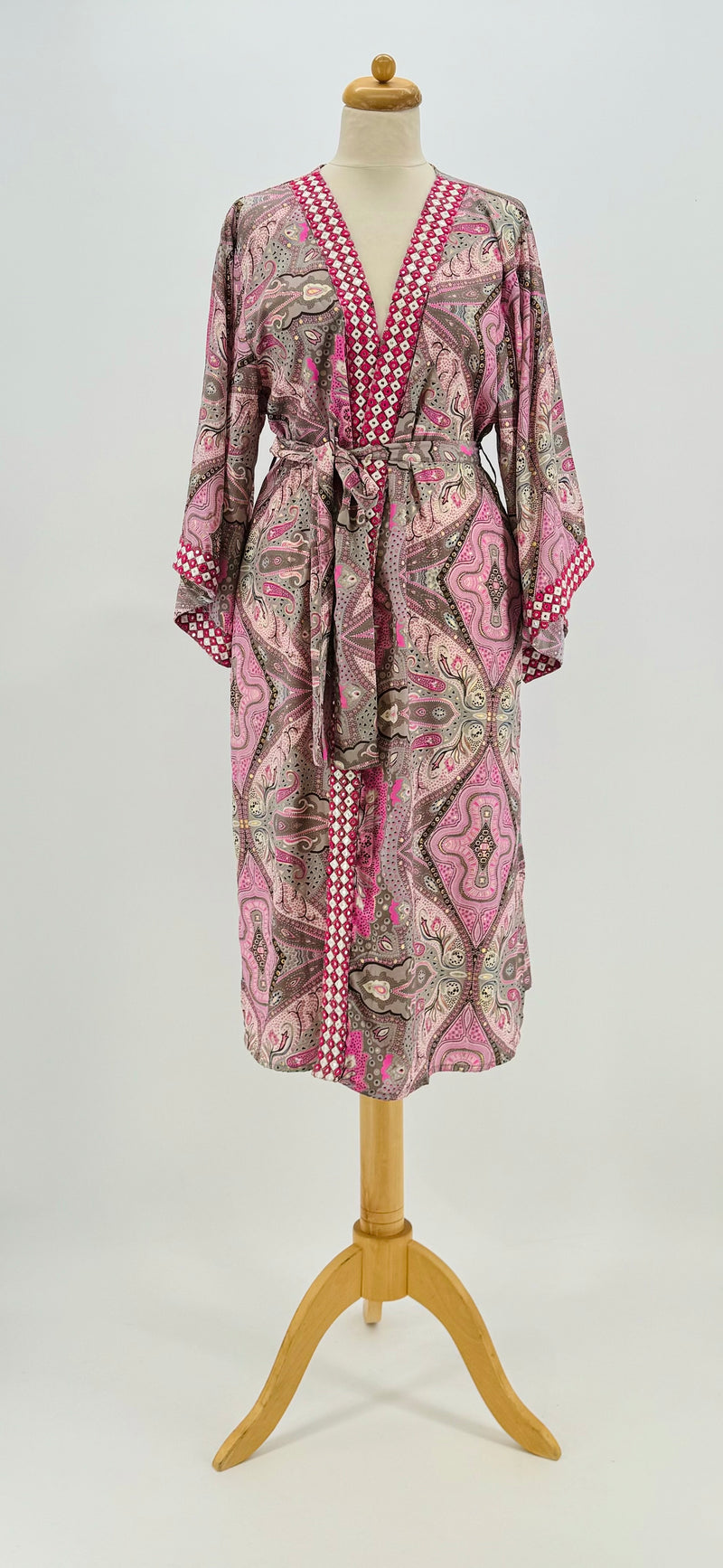 Kimono Seda Bordado | Rosa