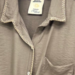 Camisa com detalhes dourados (Taupe) | Eno