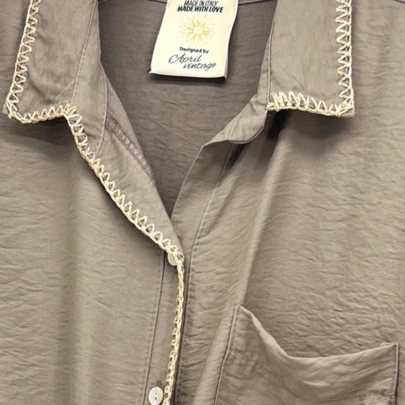 Camisa com detalhes dourados (Taupe) | Eno